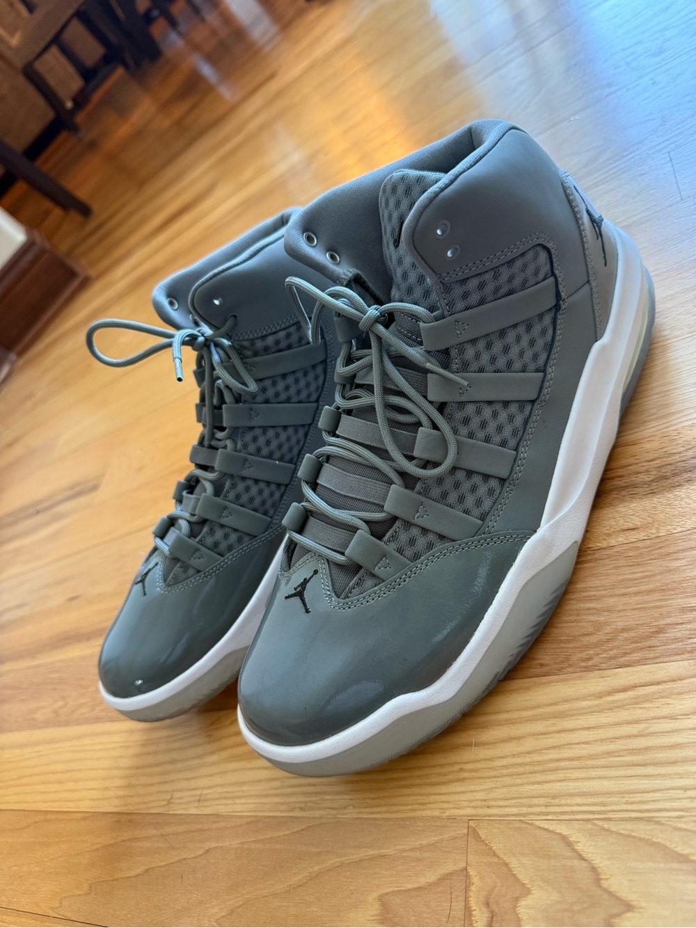 Jordan Men’s High-Top Basketball Shoes (Air Jordan Max Aura) — Grey and White